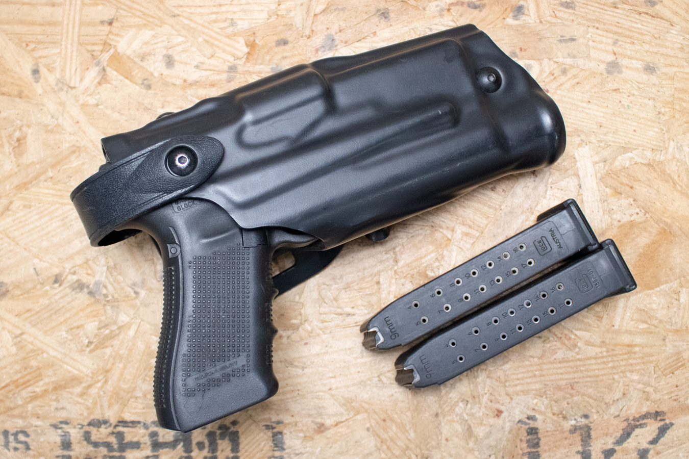 GLOCK 17 Gen4 9mm Police Trade-In Pistol with TLR-1 Light and Safariland Holster(Good Condition)